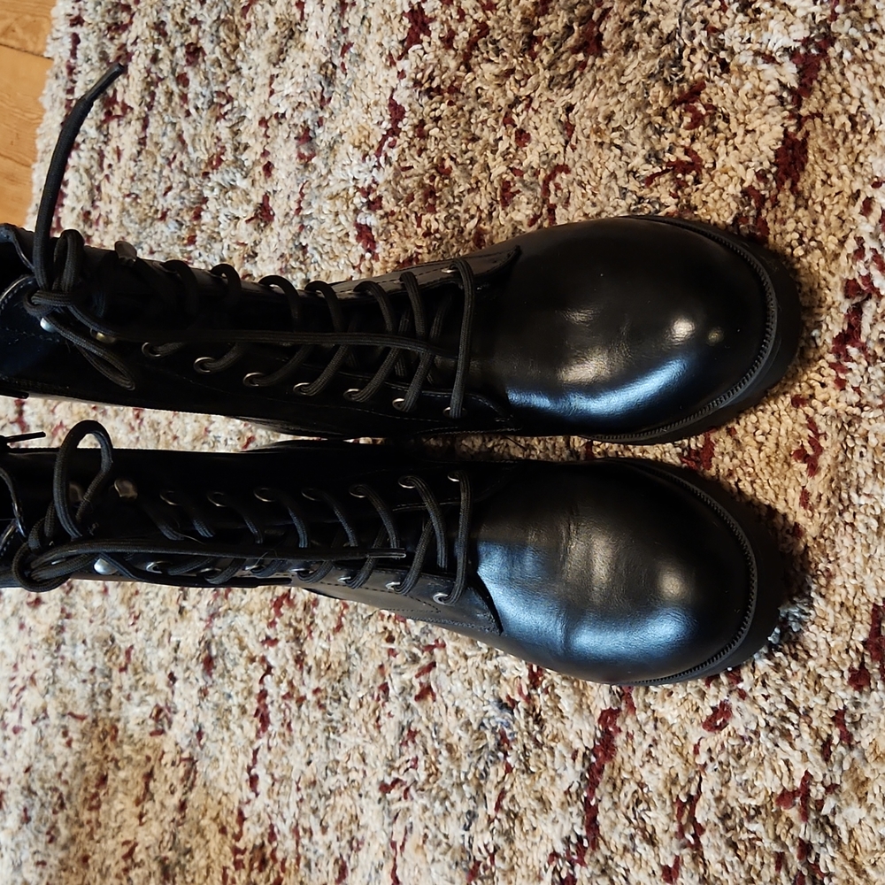 DREAM PAIRS black combat lace up boots size 9